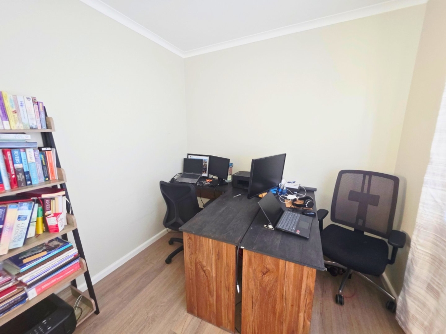 To Let 5 Bedroom Property for Rent in Sandown Western Cape